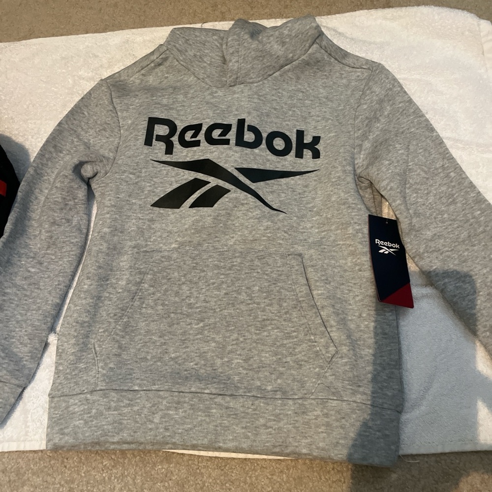 Reebok‎ hoodie
Youth
#hoodie
#reebok